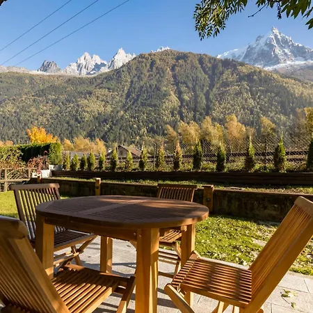 Nid Du Pic - Cozy Alpine Retreat With Private Garden In Appartement Chamonix
