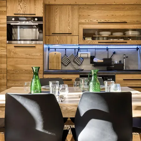 Nid Du Pic - Cozy Alpine Retreat With Private Garden In Appartement Chamonix
